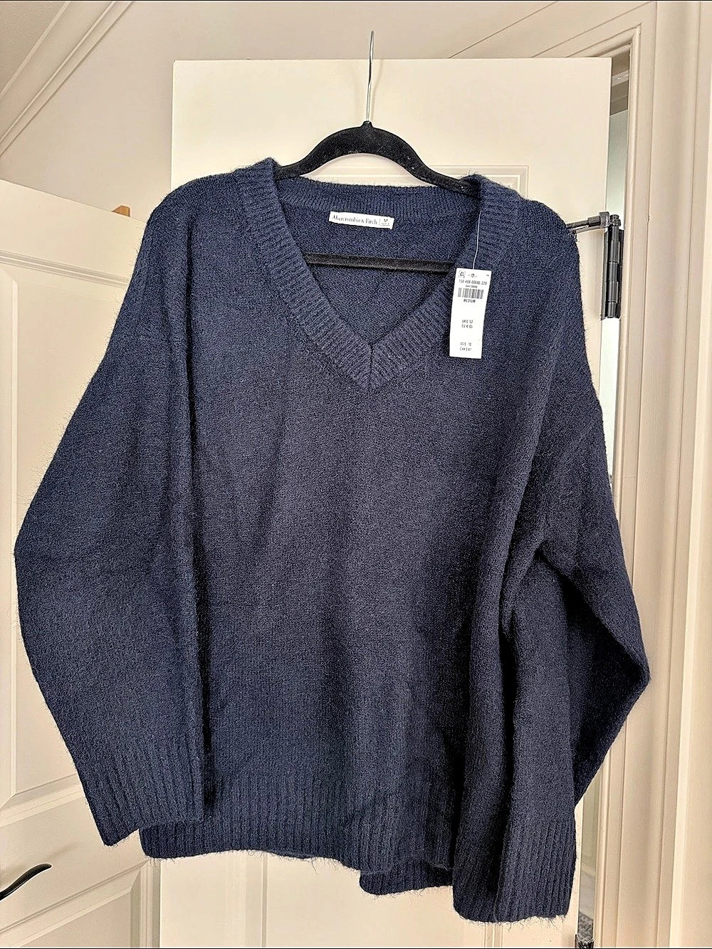 Abercrombie V-Neck Sweater in Blue Size Medium NWT